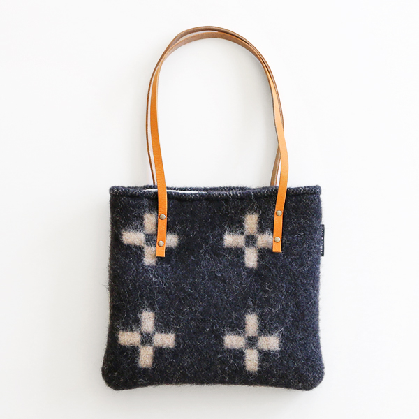 ブラック/ピンクベ-ジュウ-ルミニバッグ シャ-ンスンド・画像