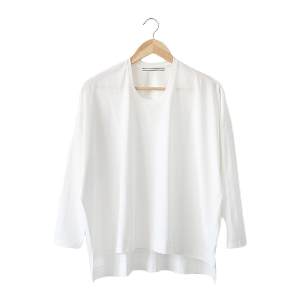 WHITEテクノラマ天竺 Uネックトップス・画像