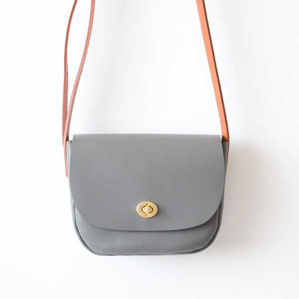 ショルダ-バッグ FRANCIS smoke・画像