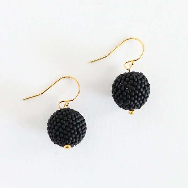 マットブラックビ-ズボ-ルピアス・画像