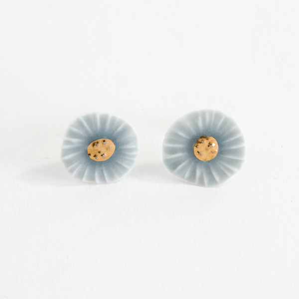 水灰ピアス かれん・画像