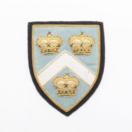 THREE CROWNSブレザ-バッジ・画像