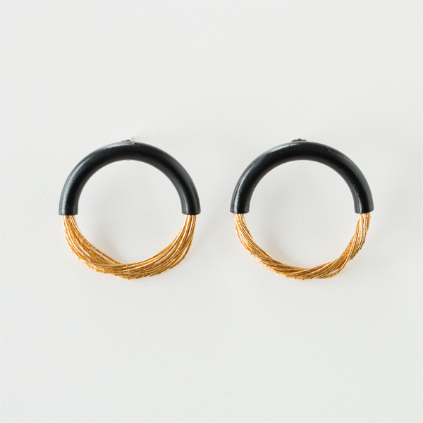 黒漆絲 tabane ピアス・画像