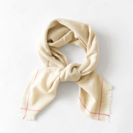 DOUBLE CREAM RASPBERRY ROSEカシミヤ スクエアスカ-フ・画像