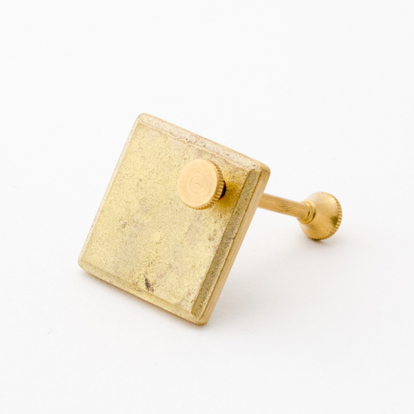 プレ-ト 菱鋳肌キ-ホルダ-・画像