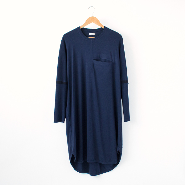 ネイビ-綿スム-ス×リネンウ-ル ポケットチュニックカットソ-・画像
