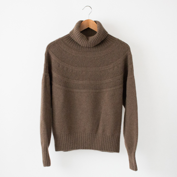 BROWNヤク オフタ-トル ヨ-クレ-ス柄ニット・画像