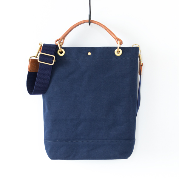 紺グロメットト-ト・画像