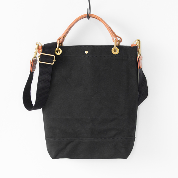 黒グロメットト-ト・画像