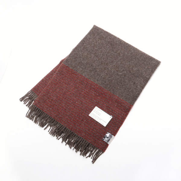 0173 RED膝掛け（135×85） DANAJA・画像