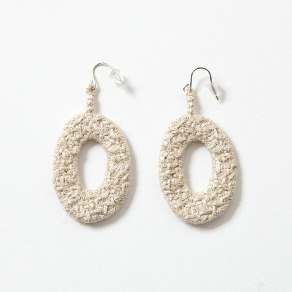 ナチュラルピアス OVAL SILK LINEN・画像