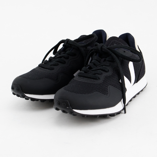 37VEJA ランニングシュ-ズ SDU RT BLACK・画像