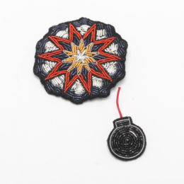 bomb + explosion ブロ-チ ギフトボックス・画像