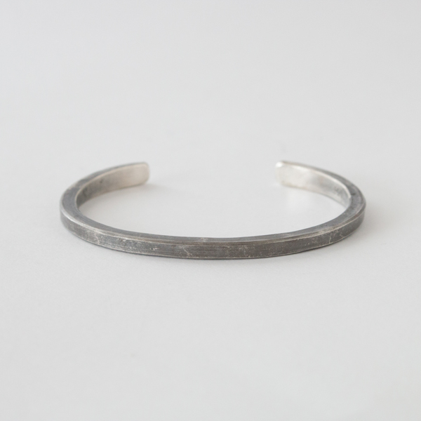 SILVER-MUNISEX バングル STUDEBAKER CLASSIC CUFF WORK PATINA・画像