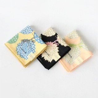 ピンクひびのこづえハンカチ 花-カマキリ・画像