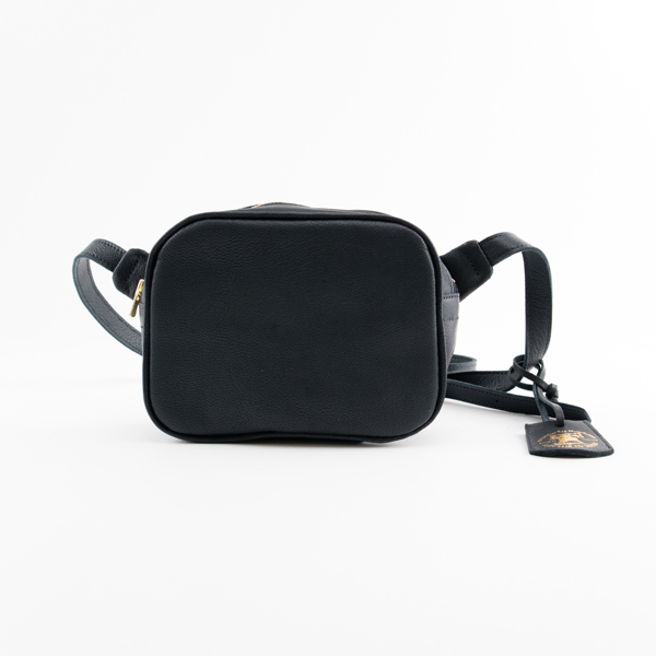 NOCTURNE NAVY【コインパ-スキットプレゼント対象】別注タンニンゴ-ト ミニチェストバッグ・画像