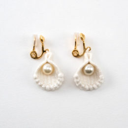 ホワイトシェル イヤリング・画像