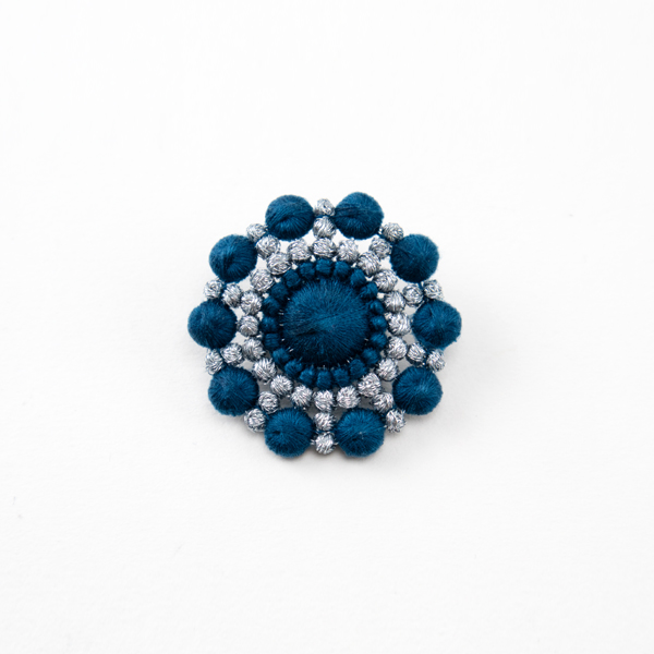 ブル- × グレ-ぺブルハナビ ブロ-チ・画像