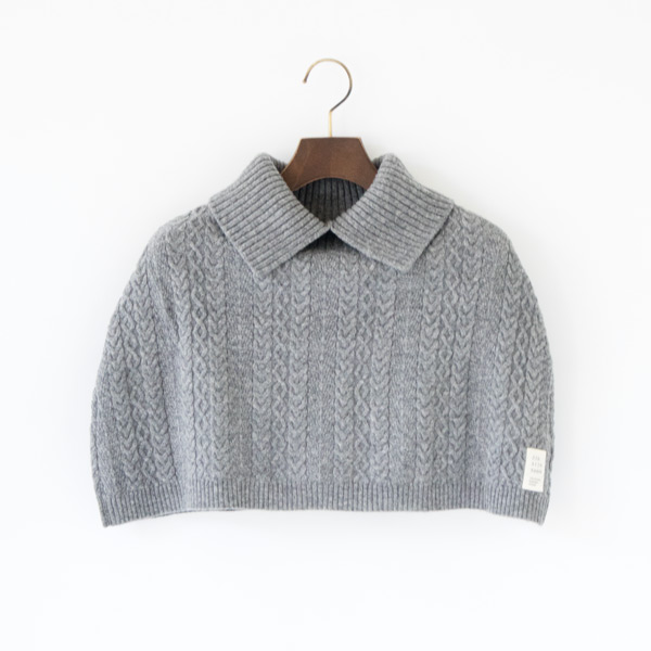 GREYかたをつつむ ケ-ブル編みケ-プ・画像