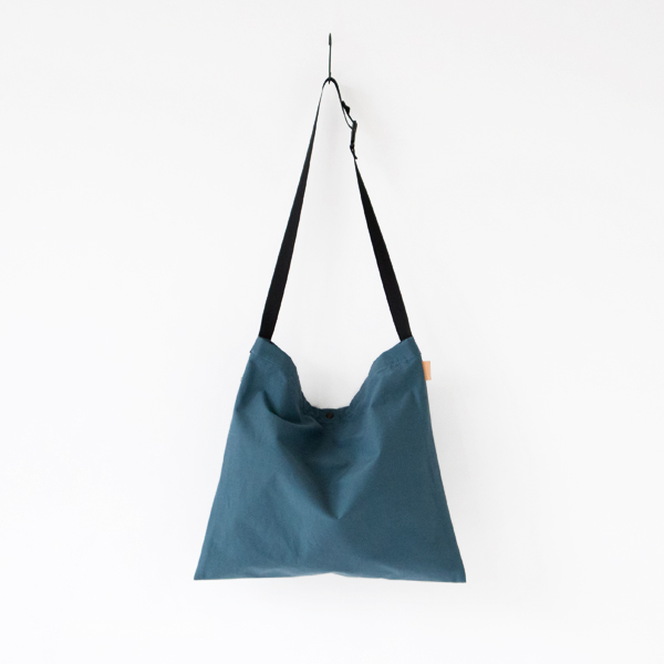 【別注】SIMPLICITY FLAT SHOULDER BLUE-GREY・画像