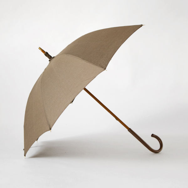 麻カ-キ日差しを楽しむ、閉じても美しい日傘・画像