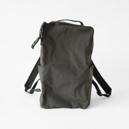 CHARCOAL GRAYシュリンクナイロン キュ-ブ リュック QYUBULIC・画像