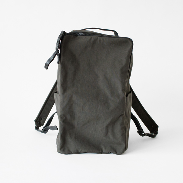 CHARCOAL GRAYシュリンクナイロン キュ-ブ リュック QYUBULIC・画像