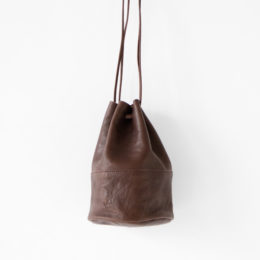 CHOCOVEGETABLE HORSE LEATHER DRAW STRING POUCH S（巾着ショルダ-）・画像