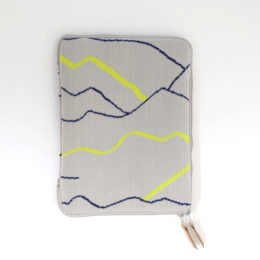 MOUNTAIN母子手帳ケ-ス（マルチポ-チ） 大・画像