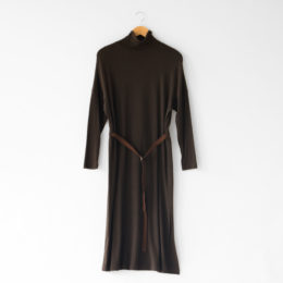 BROWNウ-ルスム-ス ハイネックワンピ-ス・画像