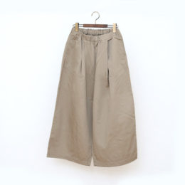 GREY BEIGEVOLUME パンツ・画像