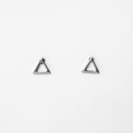 SILVERキャッチレスピアス トライアングル・画像
