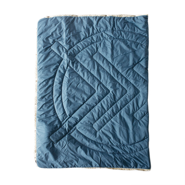 LEGION BLUERIPSTOP OUTDOOR PILLOW BLANKET・画像