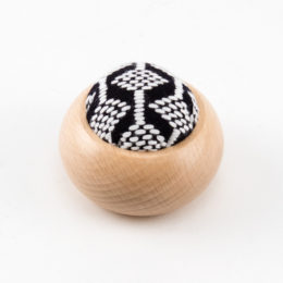 菱流れ遊佐刺し子 丸型ピンクッション・画像