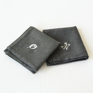 Eイニシアル刺繍ハンカチ ダ-クグレ-・画像
