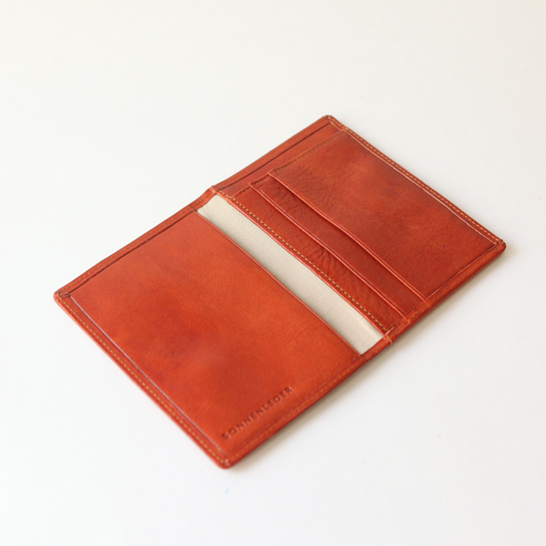 カ-ドケ-ス INN・画像