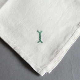 Iイニシアル刺繍ハンカチ ライトクリ-ム・画像