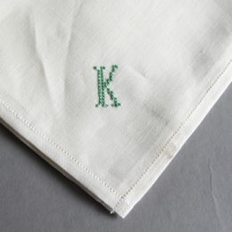 Kイニシアル刺繍ハンカチ ライトクリ-ム・画像