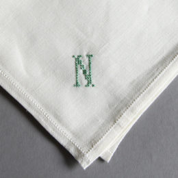 Nイニシアル刺繍ハンカチ ライトクリ-ム・画像