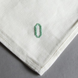 Oイニシアル刺繍ハンカチ ライトクリ-ム・画像