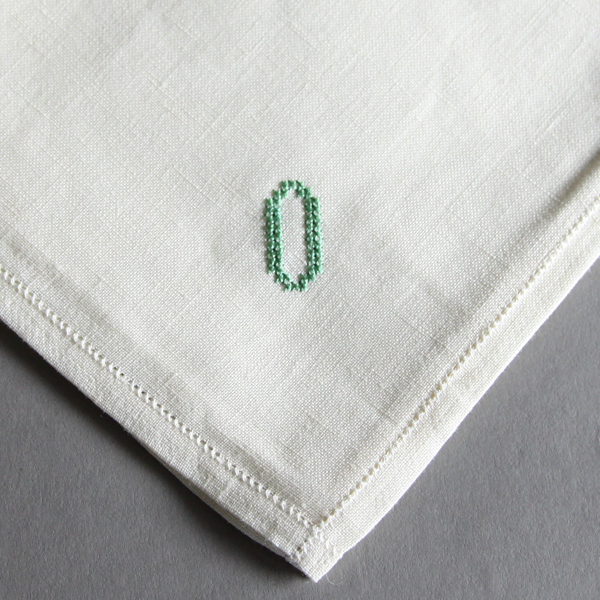 Oイニシアル刺繍ハンカチ ライトクリ-ム・画像