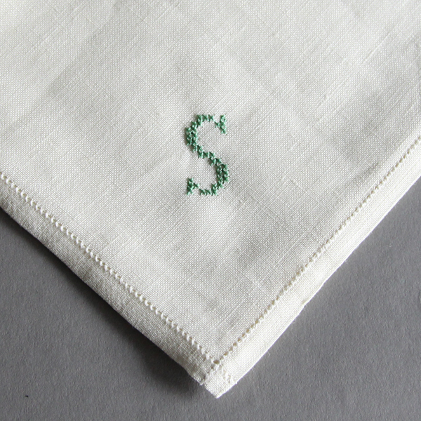 Sイニシアル刺繍ハンカチ ライトクリ-ム・画像