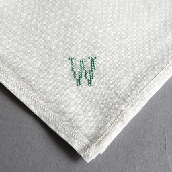 Wイニシアル刺繍ハンカチ ライトクリ-ム・画像