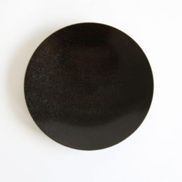 5.0うすびき 皿 黒拭漆・画像