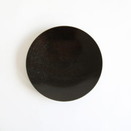 4.0うすびき 皿 黒拭漆・画像