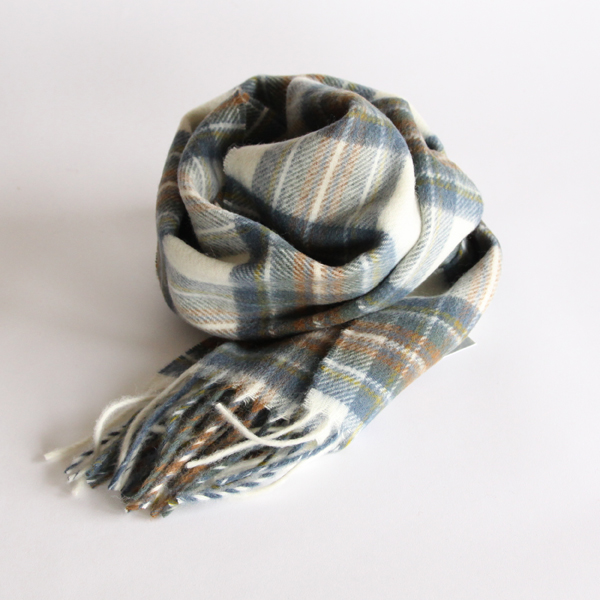 MUTED BLUE STEWARTタ-タンチェックマフラ- グレ-・ホワイト・画像