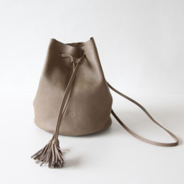 グリ-ジョ巾着ショルダ- Grigio・画像