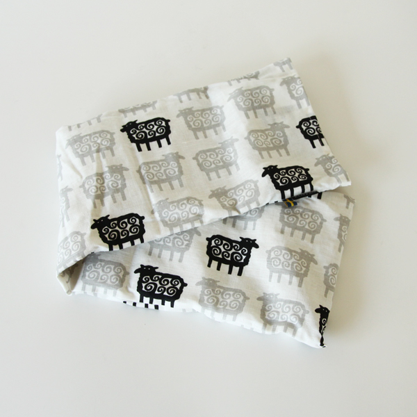 迷子のヒツジ麦の温冷ネックピロ- ラベンダ-・画像