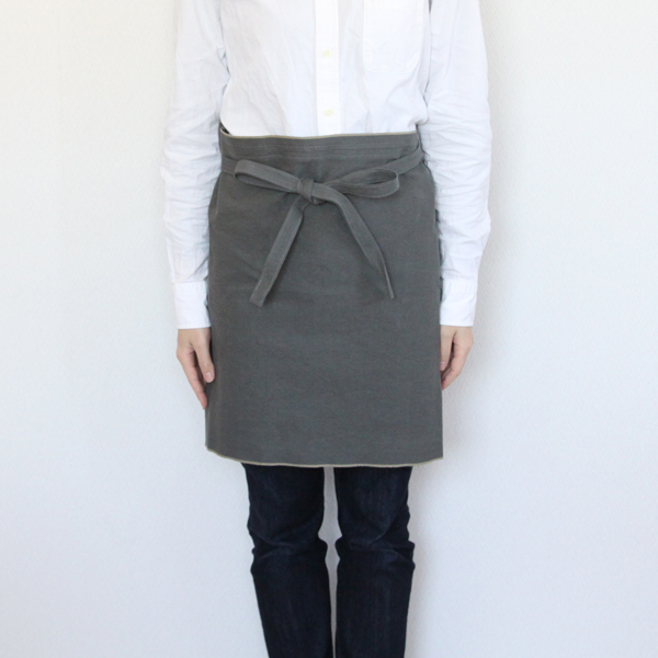 墨紺カフェエプロン（コットン帆布）・画像