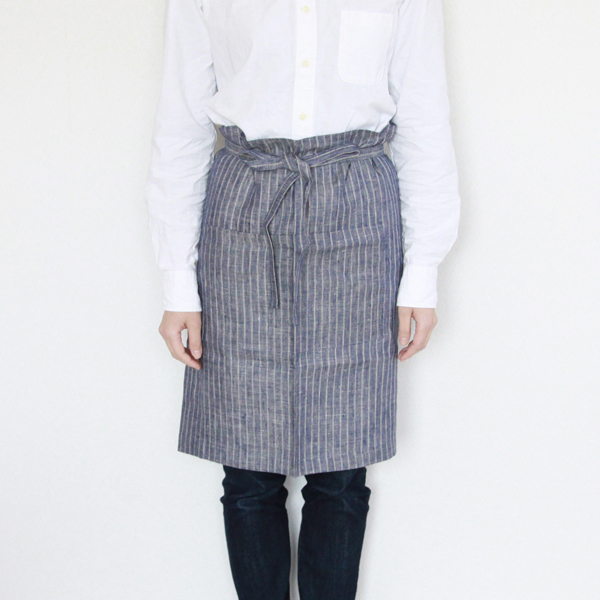 ネイビ-ストライプリネンミディエプロン・画像